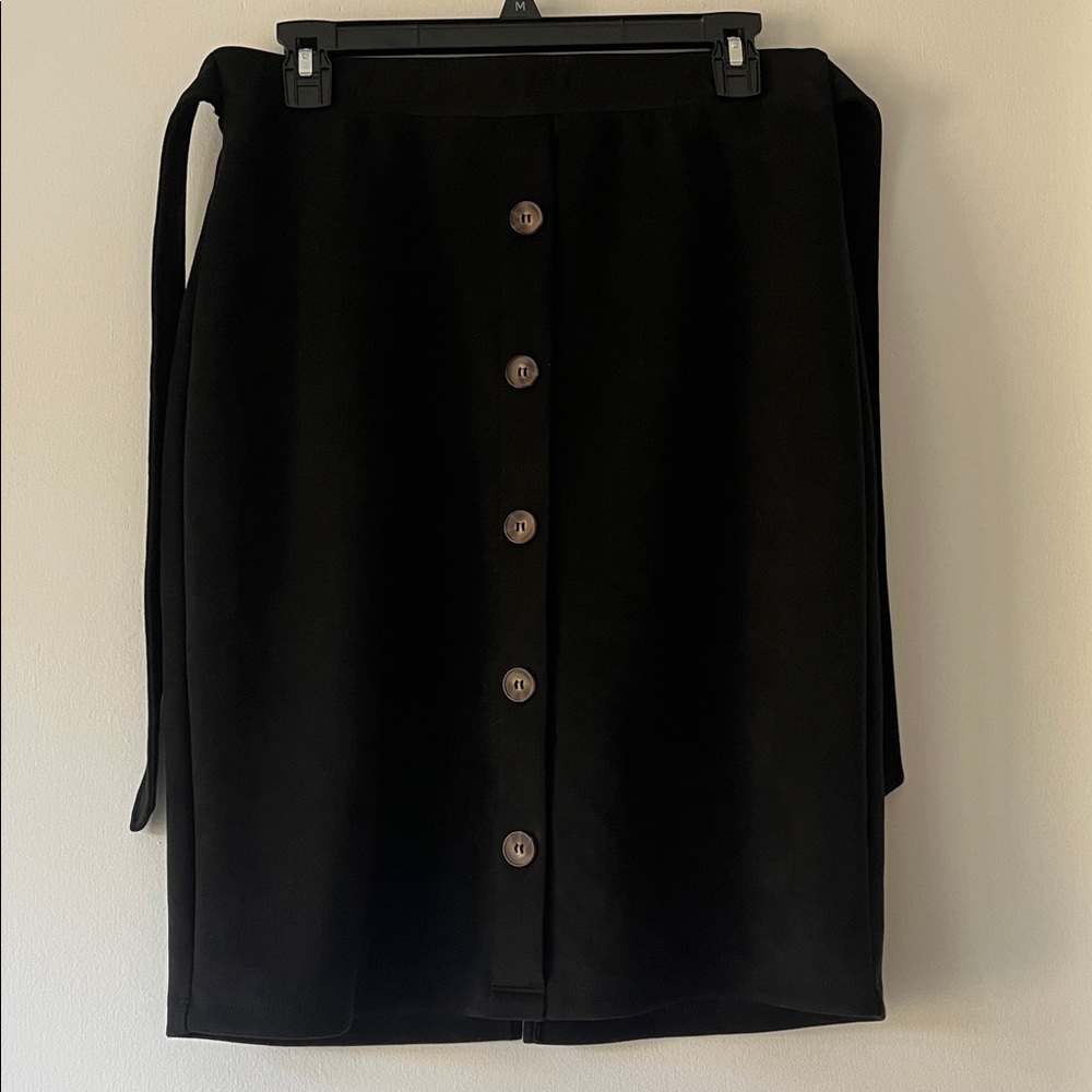 Zoey & Leelo Black skirt with buttons